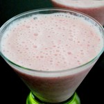 Healthy Smoothies- Strawberry Oatmeal Smoothie is one of the best breakfast drinks for on the go.